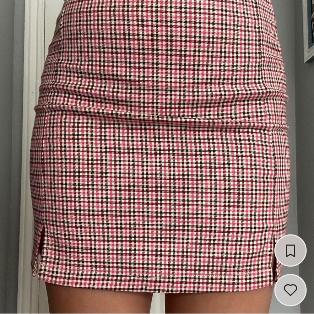 Brandy Melville mini skirt/ pink/ slits/ barely warn